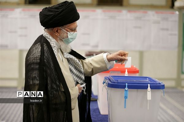 حضور رهبر معظم انقلاب  در سیزدهمین دوره انتخابات ریاست جمهوری