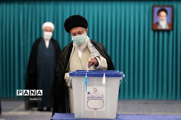 حضور رهبر معظم انقلاب  در سیزدهمین دوره انتخابات ریاست جمهوری