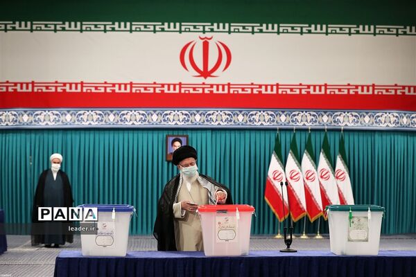 حضور رهبر معظم انقلاب  در سیزدهمین دوره انتخابات ریاست جمهوری