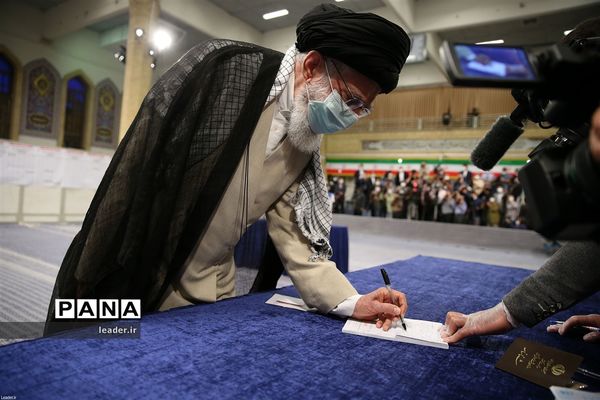 حضور رهبر معظم انقلاب  در سیزدهمین دوره انتخابات ریاست جمهوری