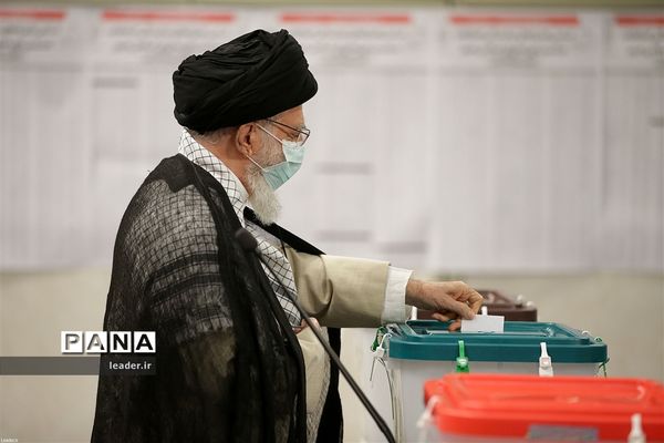 حضور رهبر معظم انقلاب  در سیزدهمین دوره انتخابات ریاست جمهوری