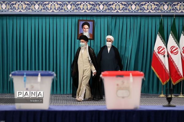 حضور رهبر معظم انقلاب  در سیزدهمین دوره انتخابات ریاست جمهوری