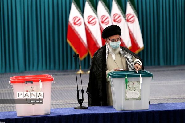 حضور رهبر معظم انقلاب  در سیزدهمین دوره انتخابات ریاست جمهوری