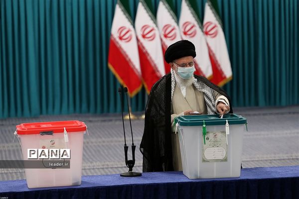 حضور رهبر معظم انقلاب  در سیزدهمین دوره انتخابات ریاست جمهوری