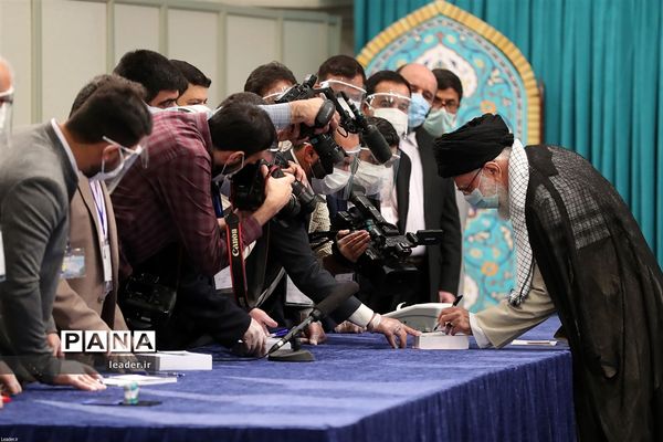 حضور رهبر معظم انقلاب  در سیزدهمین دوره انتخابات ریاست جمهوری