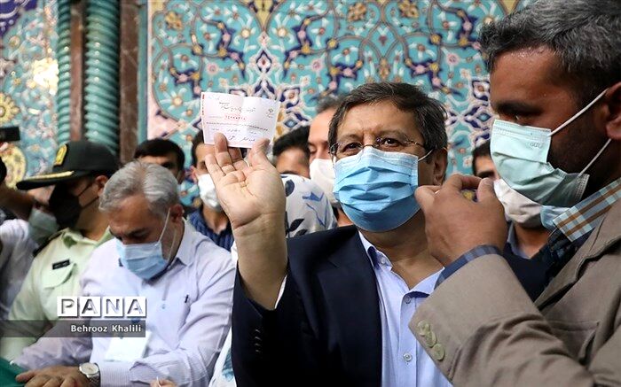 همتی: به انزوای خارجی پایان خواهیم داد