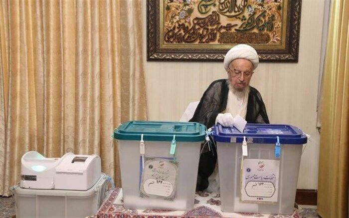 مکارم شیرازی: مردم به دور از سلایق و جناح‌بندی به افراد اصلح رأی دهند
