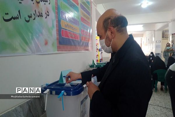 حضور  پرشور مردم در پای صندوق های رای شهرستان کاشمر