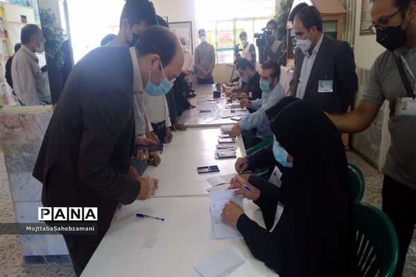 حضور  پرشور مردم در پای صندوق های رای شهرستان کاشمر