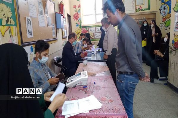 حضور  پرشور مردم در پای صندوق های رای شهرستان کاشمر