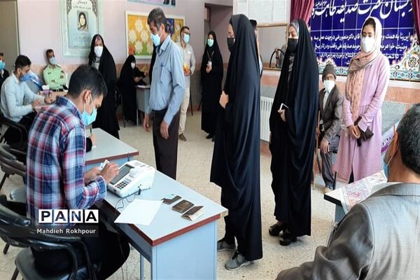 حضور پرشور مردم قاینات پای صندوق های رأی در انتخابات 1400
