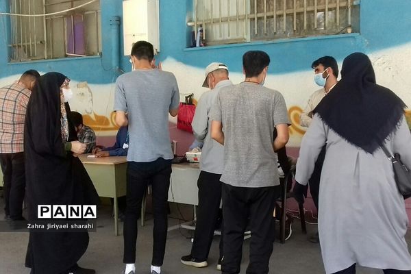 حضور مردم خاورشهر در پای صندوق‌های رای