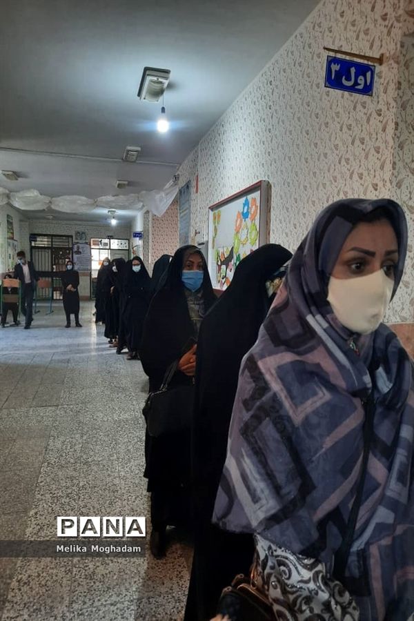 حضور حماسه ساز مردم شیعه و سنی زاهدان پای صندوق رای