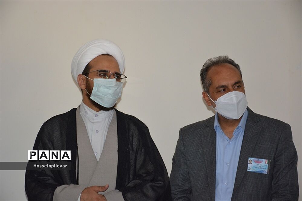 بازدید فرماندار و امام جماعت شهرستان خوسف از شعبه‌های اخذ رای شهرستان خوسف استان خراسان جنوبی