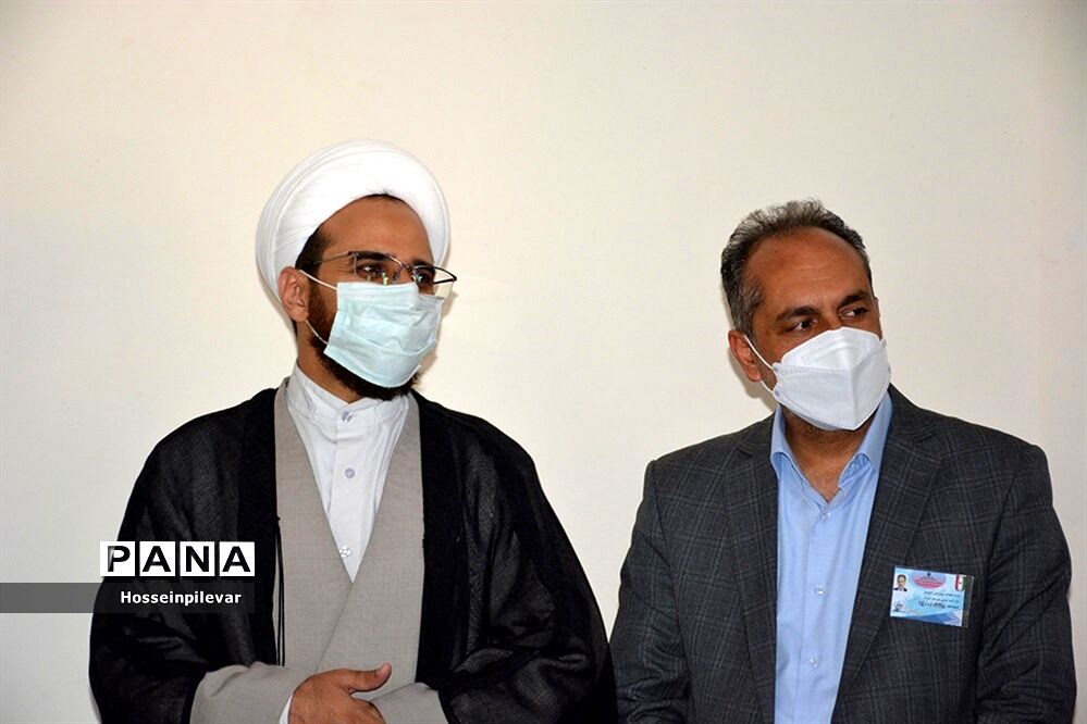 بازدید فرماندار و امام جماعت شهرستان خوسف از شعبه‌های اخذ رای شهرستان خوسف استان خراسان جنوبی