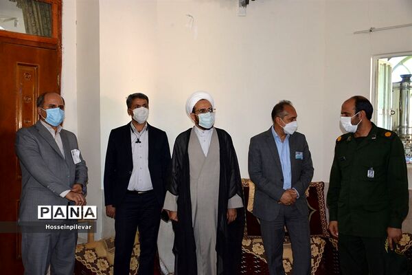 بازدید فرماندار و امام جماعت شهرستان خوسف از شعبه‌های اخذ رای شهرستان خوسف استان خراسان جنوبی