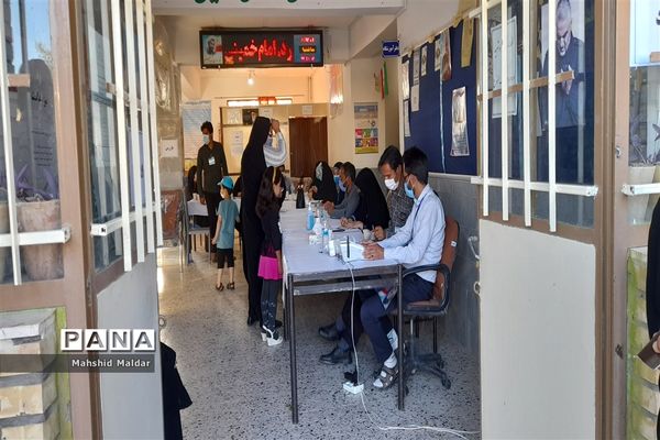 حضور حماسه ساز مردم سرایان در پای صندوق های رأی