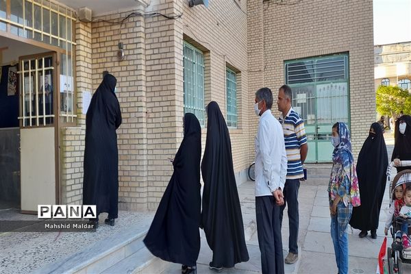 حضور حماسه ساز مردم سرایان در پای صندوق های رأی