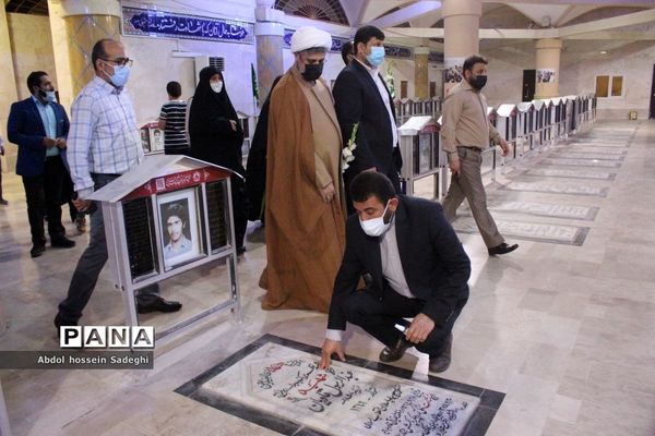 غبارروبی گلزار شهدای بوشهر