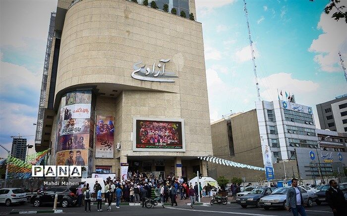 مدیر سینما آزادی از چرایی لغو نمایش فوتبال در سالن های سینما خبر داد