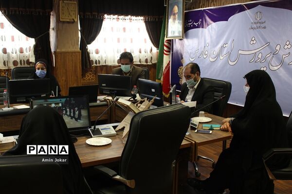تقدیر از دانش‌آموزان نمونه در فعالیت‌های دانش‌آموزی در دهه کرامت توسط مدیرکل آموزش و پرورش فارس