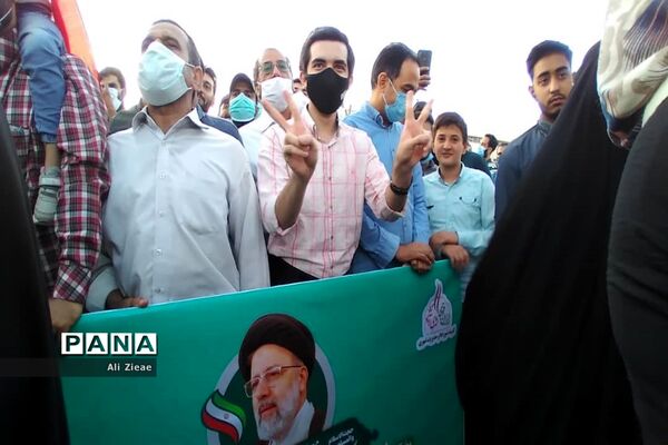 جشن مردم مشهد برای پیروزی رئیس جمهوری منتخب
