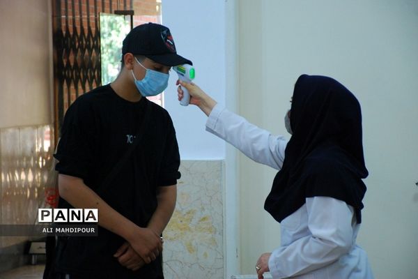 تجلیل از دانش‌آموزان پسر برگزیده مسابقات فرهنگی‌هنری در ناحیه یک شهرری