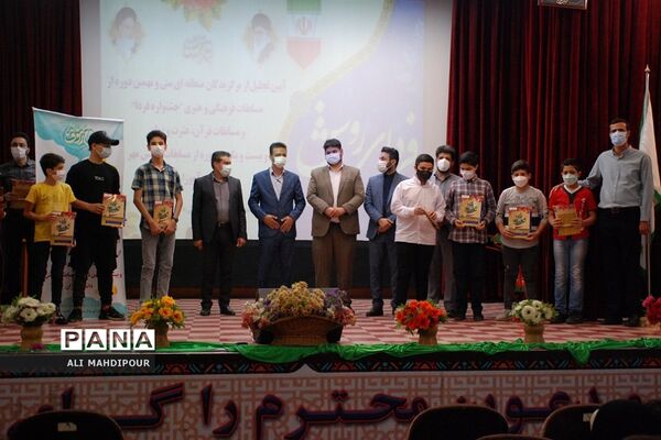 تجلیل از دانش‌آموزان پسر برگزیده مسابقات فرهنگی‌هنری در ناحیه یک شهرری