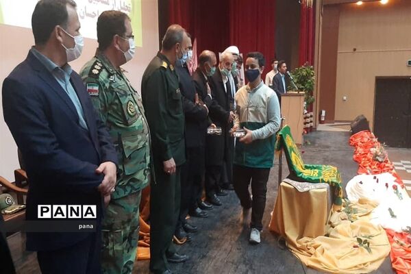 حضور خادمان و حاملان پرچم متبرک امام رضا(ع) در شهرستان میانه