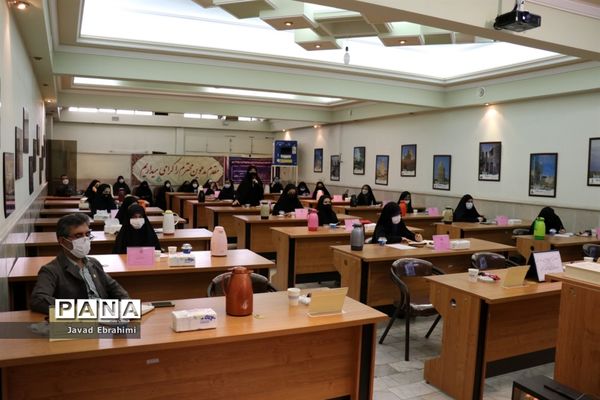 نشست نمایندگان تشکل‌های سازمان دانش‌آموزی با معاون پرورشی و فرهنگی آموزش و پرورش خراسان رضوی