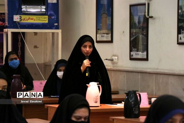 نشست نمایندگان تشکل‌های سازمان دانش‌آموزی با معاون پرورشی و فرهنگی آموزش و پرورش خراسان رضوی