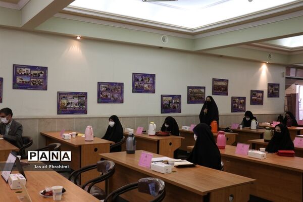 نشست نمایندگان تشکل‌های سازمان دانش‌آموزی با معاون پرورشی و فرهنگی آموزش و پرورش خراسان رضوی