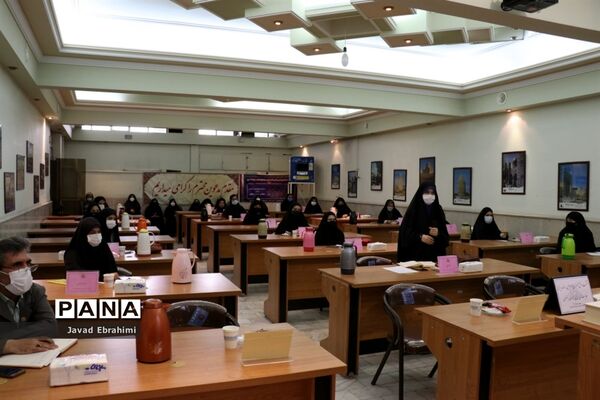 نشست نمایندگان تشکل‌های سازمان دانش‌آموزی با معاون پرورشی و فرهنگی آموزش و پرورش خراسان رضوی
