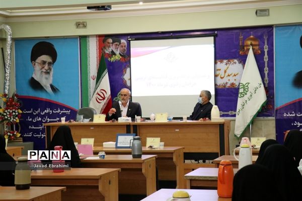 نشست نمایندگان تشکل‌های سازمان دانش‌آموزی با معاون پرورشی و فرهنگی آموزش و پرورش خراسان رضوی