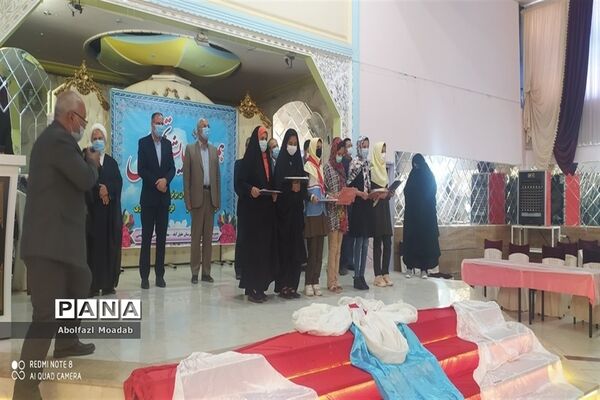 همایش تجلیل از دانش‌آموزان دختر و پسر برتر جشنواره‌های دانش‌آموزی مسابقات قرآن عترت نماز و پیشتازان فعال