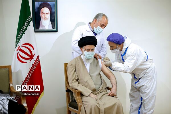 رهبر معظم انقلاب اسلامی دُز اول واکسن کوو ایران برکت را دریافت کردند