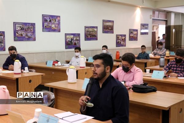 نشست نمایندگان پسر تشکل‌های سازمان دانش‌آموزی با معاون پرورشی و فرهنگی آموزش و پرورش خراسان رضوی