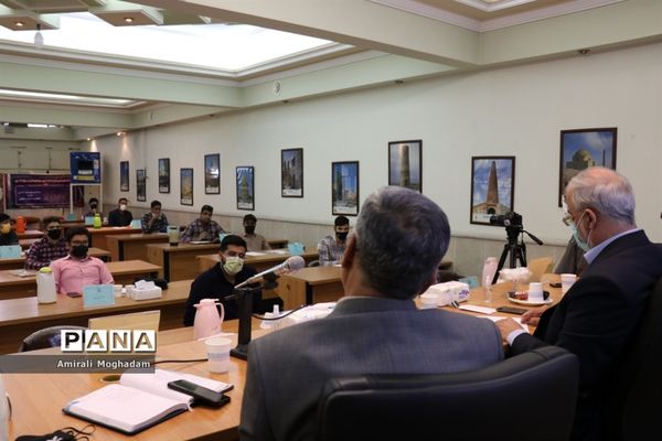 نشست نمایندگان پسر تشکل‌های سازمان دانش‌آموزی با معاون پرورشی و فرهنگی آموزش و پرورش خراسان رضوی