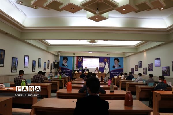 نشست نمایندگان پسر تشکل‌های سازمان دانش‌آموزی با معاون پرورشی و فرهنگی آموزش و پرورش خراسان رضوی