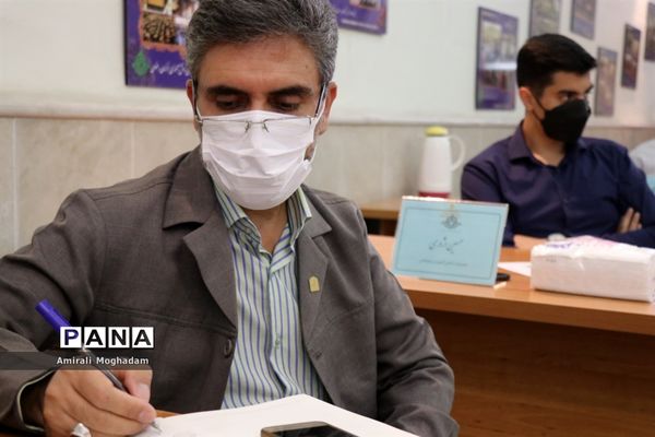 نشست نمایندگان پسر تشکل‌های سازمان دانش‌آموزی با معاون پرورشی و فرهنگی آموزش و پرورش خراسان رضوی