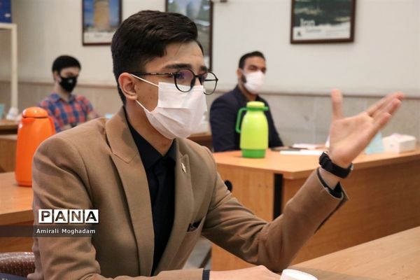 نشست نمایندگان پسر تشکل‌های سازمان دانش‌آموزی با معاون پرورشی و فرهنگی آموزش و پرورش خراسان رضوی