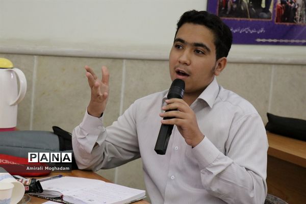 نشست نمایندگان پسر تشکل‌های سازمان دانش‌آموزی با معاون پرورشی و فرهنگی آموزش و پرورش خراسان رضوی