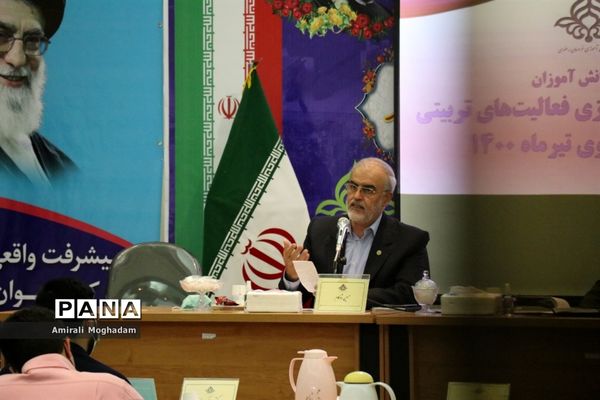 نشست نمایندگان پسر تشکل‌های سازمان دانش‌آموزی با معاون پرورشی و فرهنگی آموزش و پرورش خراسان رضوی