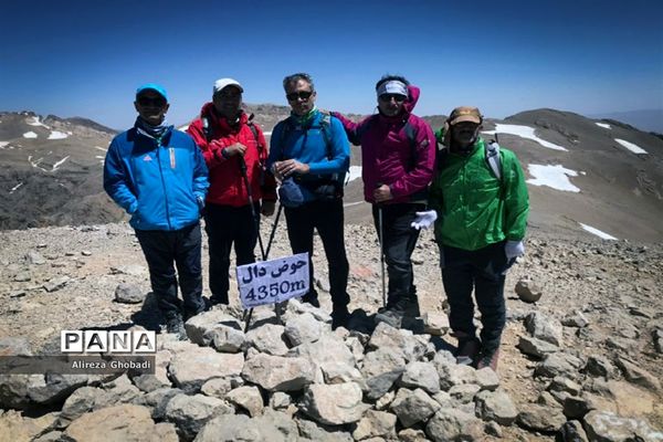صعود گروه کوهنوردى فرهنگیان اداره کل آموزش و پرورش فارس به قلل حوض دال و سیچانى