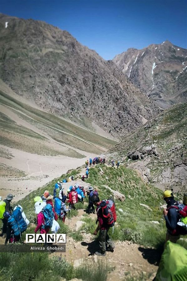 صعود گروه کوهنوردى فرهنگیان اداره کل آموزش و پرورش فارس به قلل حوض دال و سیچانى