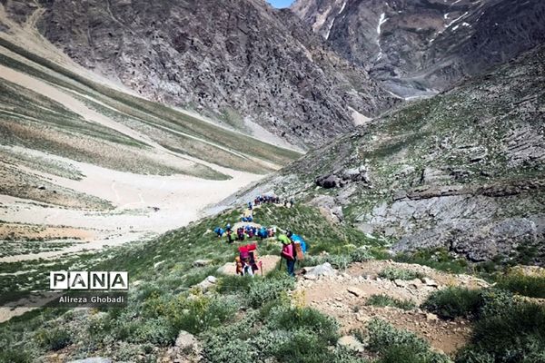 صعود گروه کوهنوردى فرهنگیان اداره کل آموزش و پرورش فارس به قلل حوض دال و سیچانى