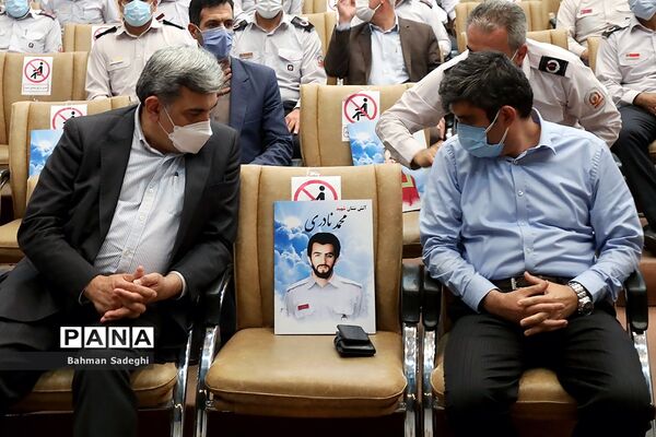 مراسم تقدیر از آتش نشانان حریق پالایشگاه تهران
