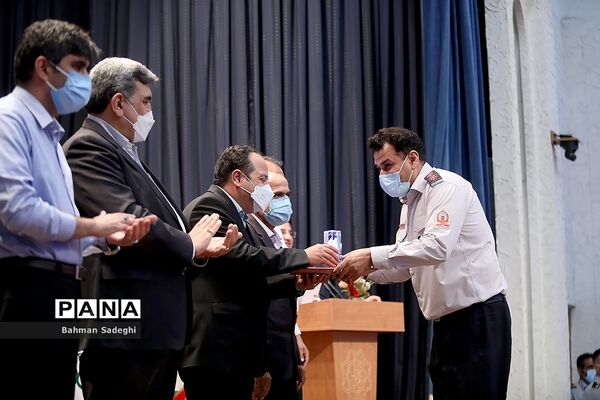 مراسم تقدیر از آتش نشانان حریق پالایشگاه تهران