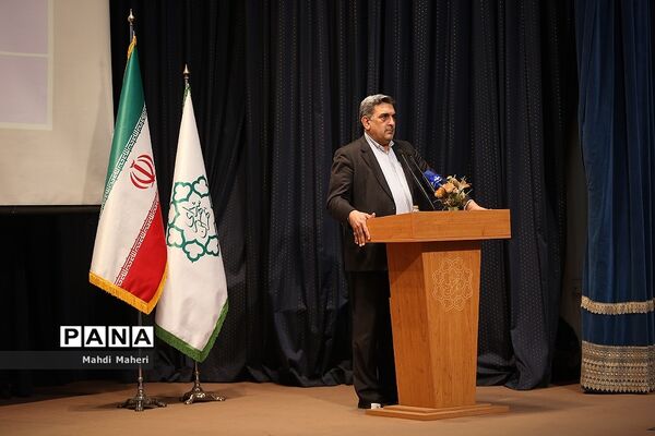 آیین واگذاری ماشین آلات و تجهیزات به مناطق زلزله زده سی سخت و سیل زدگان سیستان و بلوچستان