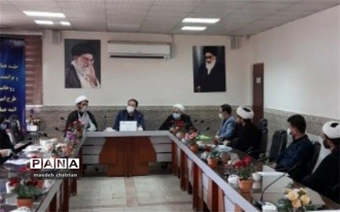 جلسه هماهنگی و توانمندسازی روحانیون طرح امین و ائمه جماعات مدارس در قرچک